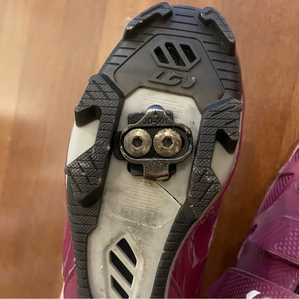 SIZE 7 | Women’s Pink Garneau Cycling Shoes - Picture 3 of 3